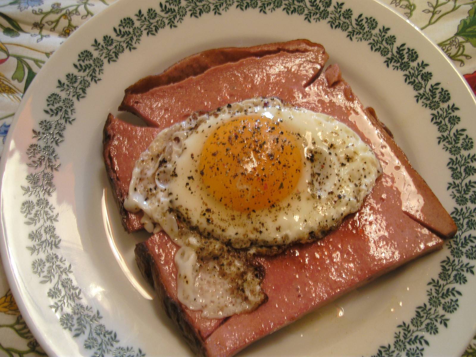 Leberkäse gebraten mit Spiegelei