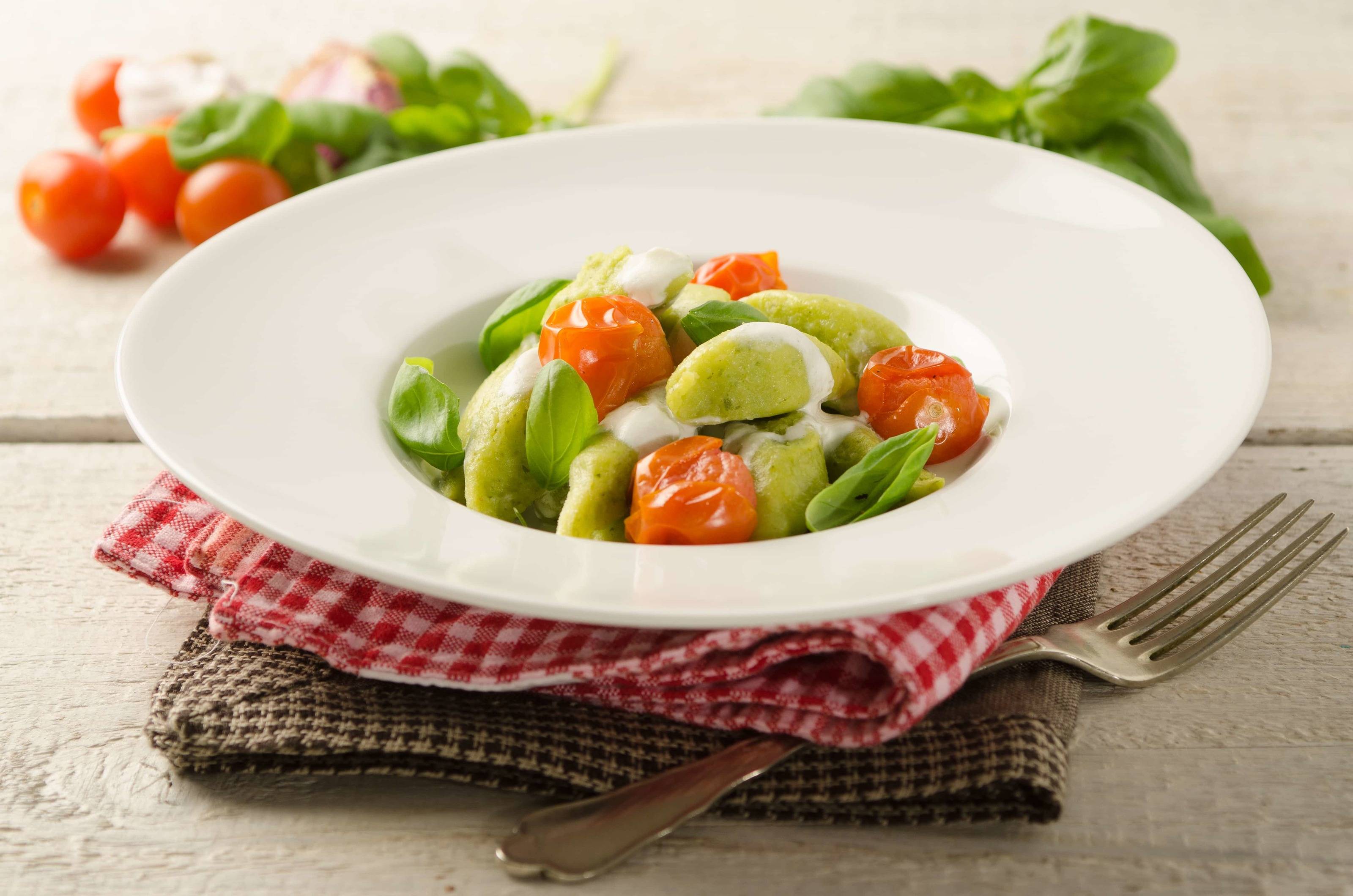 Basilikum-Gnocchi mit Frischkäse und Kirschtomaten