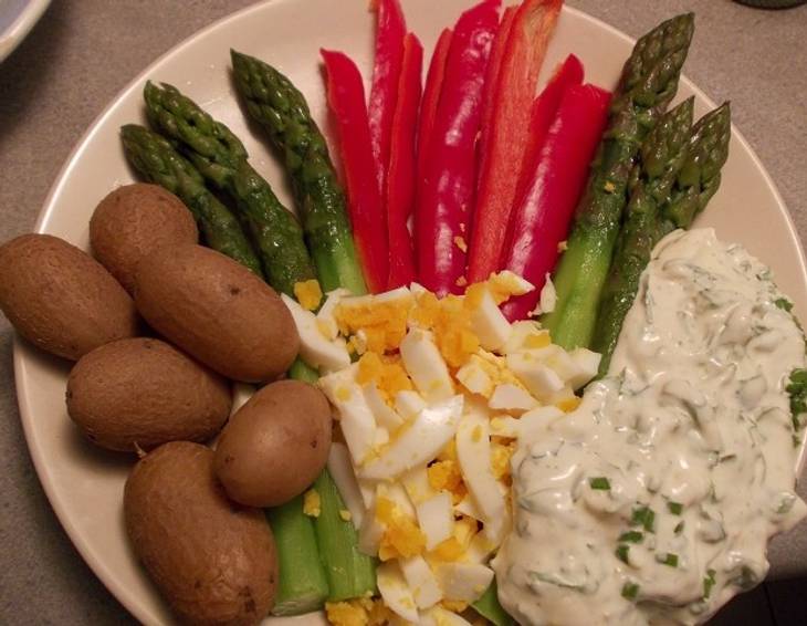 Spargel und Paprika mit Basilikumsauce Spargel und Paprika mit Basilikumsauce