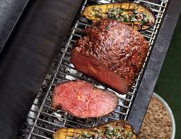Rib-Eye im Ganzen gesmokt mit gesmokten Melanzani Rib-Eye im Ganzen gesmokt mit gesmokten Melanzani