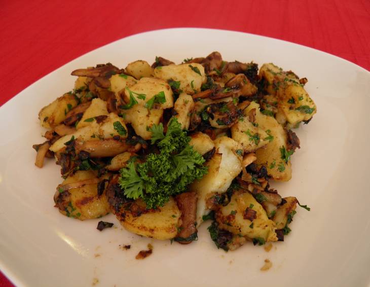 Erdäpfelgröstl mit Champignons