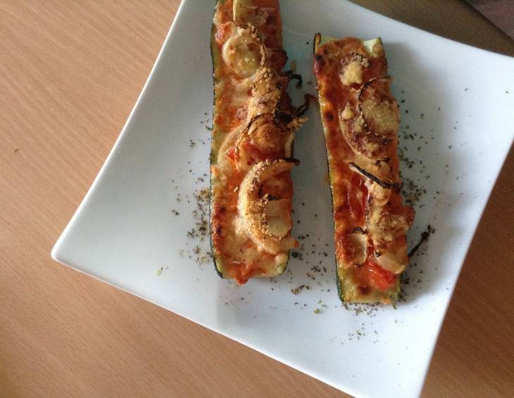 Zucchini-Feta-Schiffchen Zucchini-Feta-Schiffchen