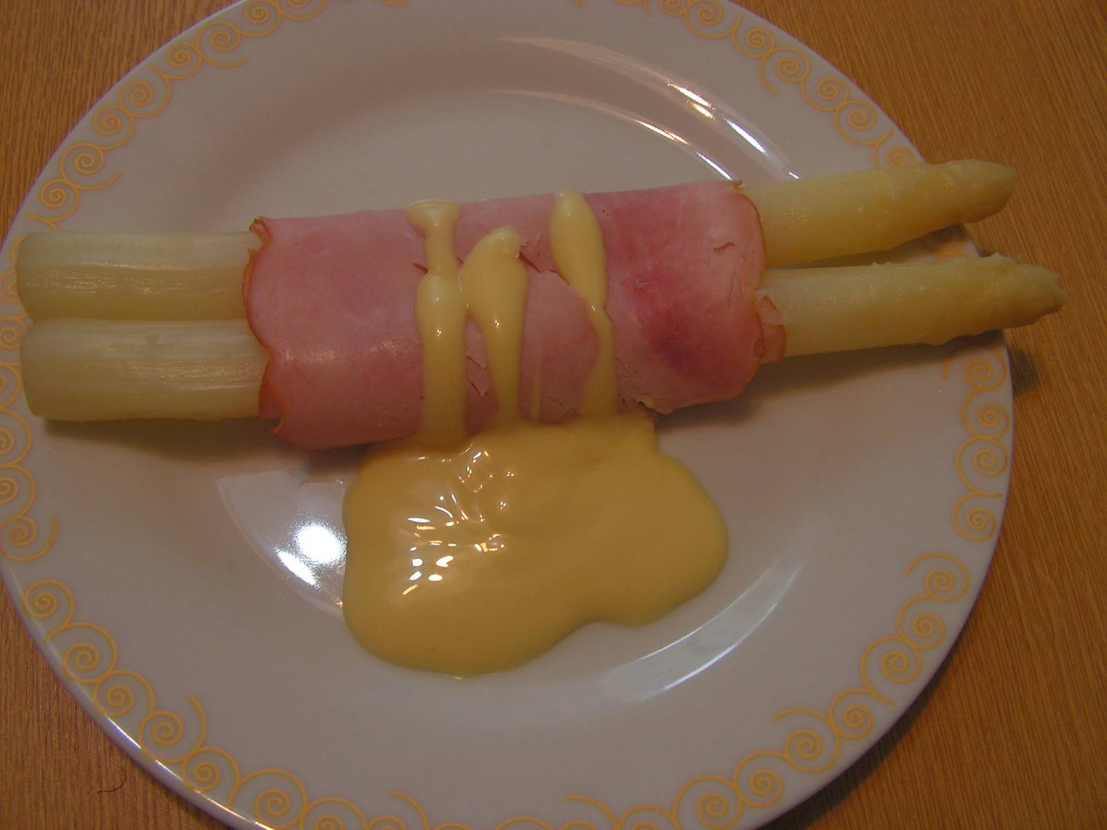 Putenröllchen mit Spargel und Rohschinken Rezept - ichkoche.at