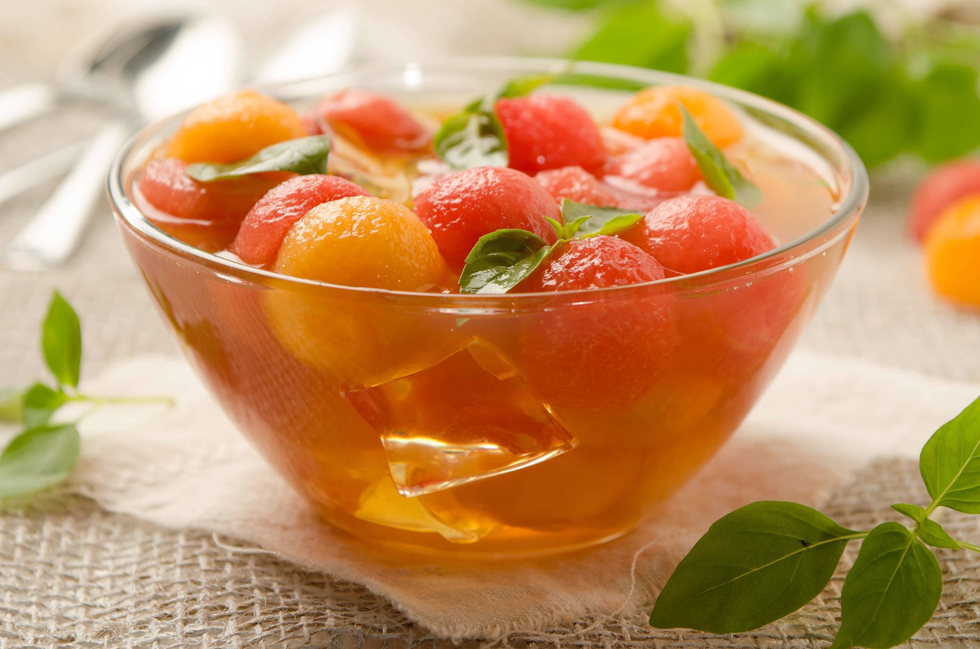 Grüntee-Limetten-Melonen-Bowle Rezept - ichkoche.at Grüntee-Limetten-Melonen-Bowle Rezept - ichkoche.at