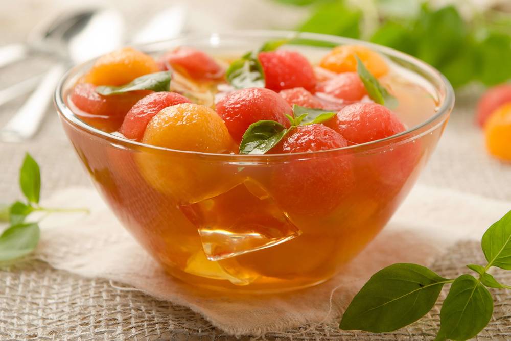 Grüntee-Limetten-Melonen-Bowle Rezept Grüntee-Limetten-Melonen-Bowle Rezept