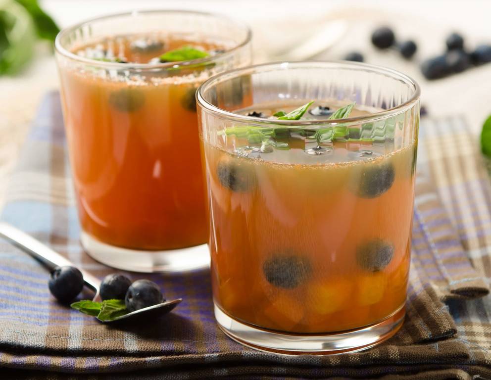 Heidelbeer-Karotten-Wodka-Bowle Heidelbeer-Karotten-Wodka-Bowle