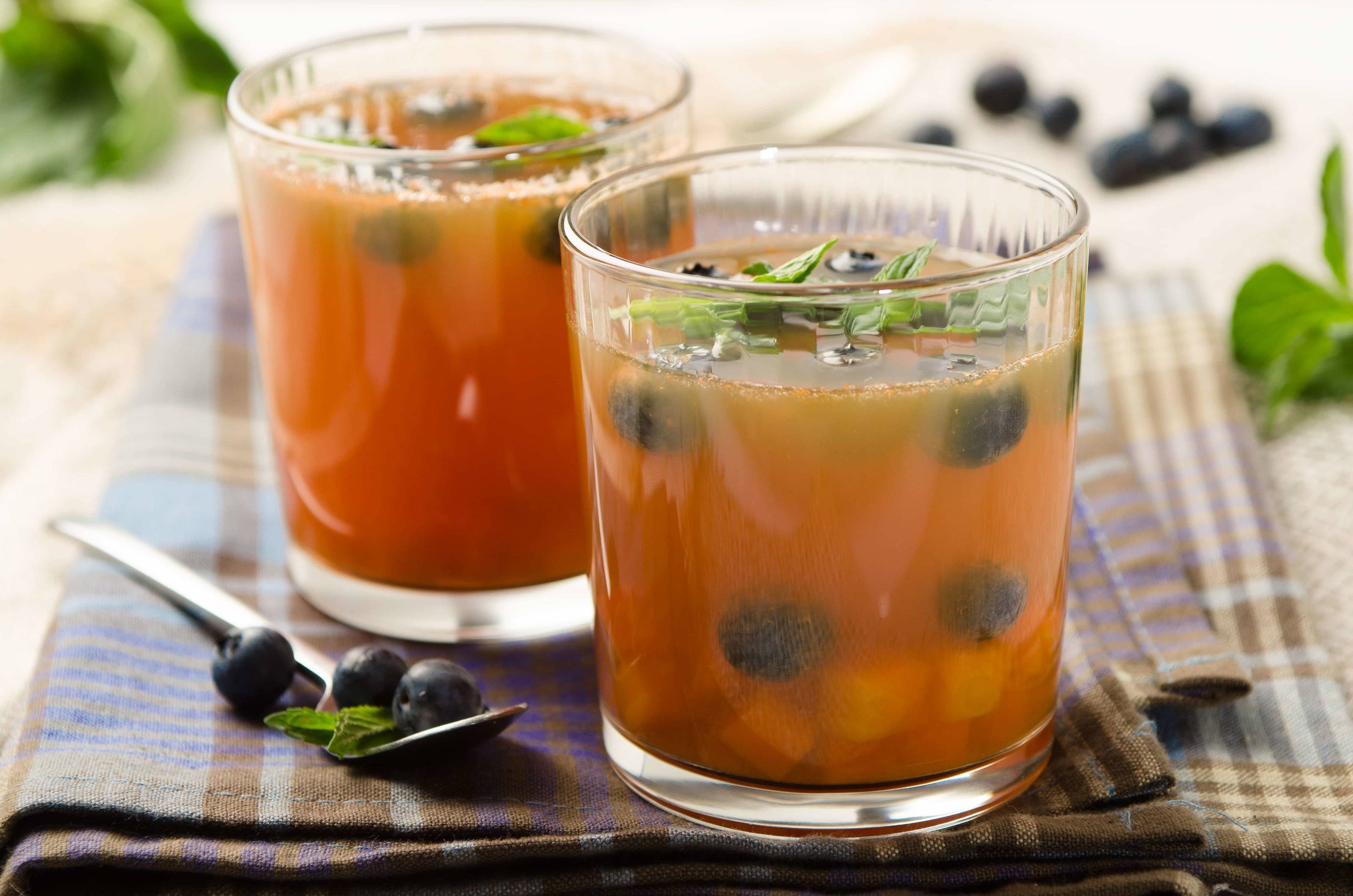 Heidelbeer-Karotten-Wodka-Bowle Rezept - ichkoche.at Heidelbeer-Karotten-Wodka-Bowle Rezept - ichkoche.at