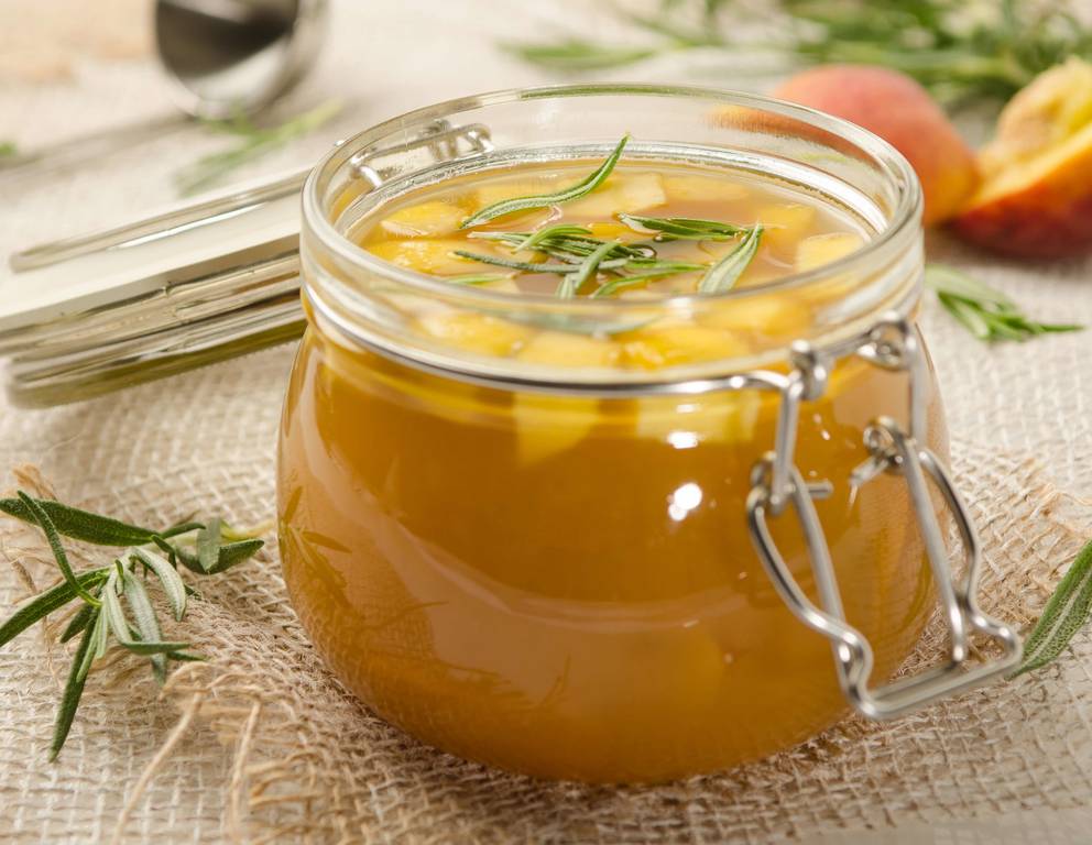 Pfirsich-Rosmarin-Karamell-Bowle Pfirsich-Rosmarin-Karamell-Bowle