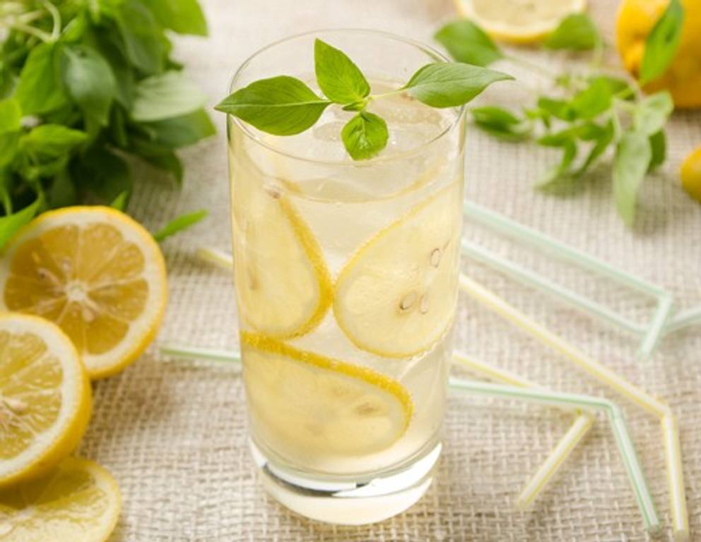 Zitronen-Basilikum-Limonade