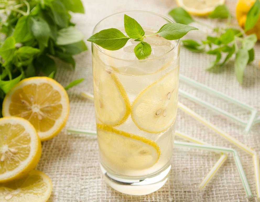Zitronen-Basilikum-Limonade Zitronen-Basilikum-Limonade