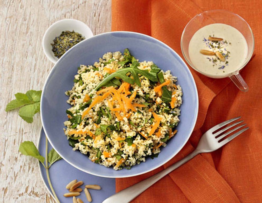 Couscous-Kräuter-Salat mit Kichererbsen-Joghurtsauce Couscous-Kräuter-Salat mit Kichererbsen-Joghurtsauce