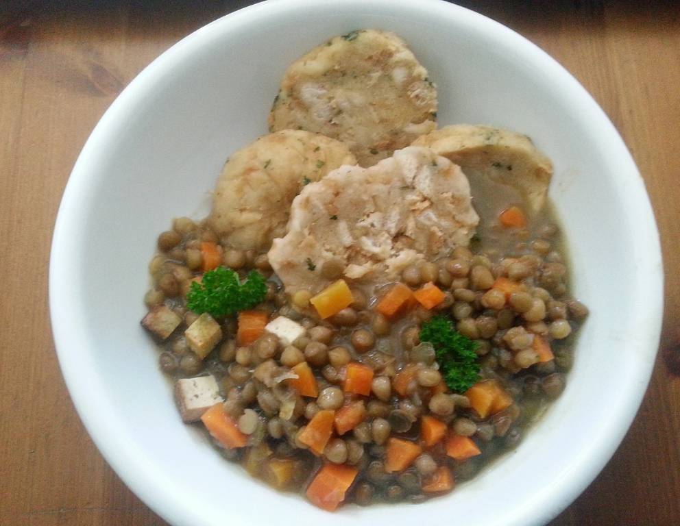 Linsen mit Dinkelserviettenknödel Linsen mit Dinkelserviettenknödel