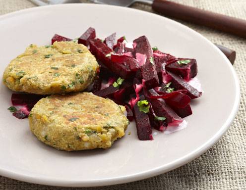 Shantis Linsenplätzchen mit Rote-Rüben-Gemüse