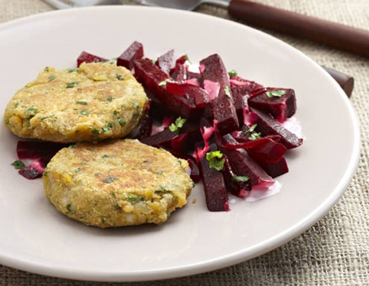 Shantis Linsenplätzchen mit Rote-Rüben-Gemüse Shantis Linsenplätzchen mit Rote-Rüben-Gemüse
