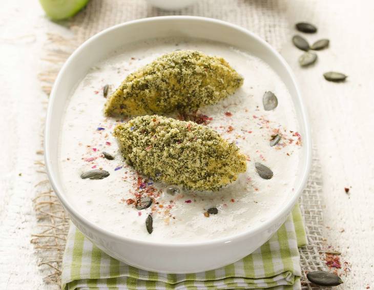 Gurkensuppe mit Kürbiskernnockerl Gurkensuppe mit Kürbiskernnockerl