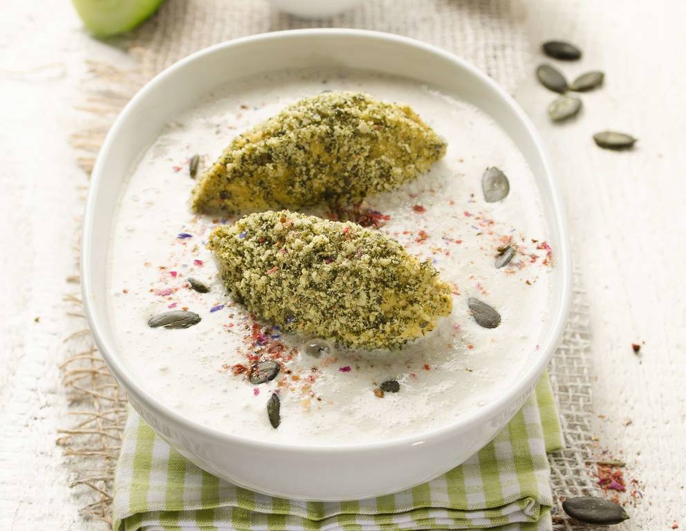 Gurkensuppe mit Kürbiskernnockerl Gurkensuppe mit Kürbiskernnockerl