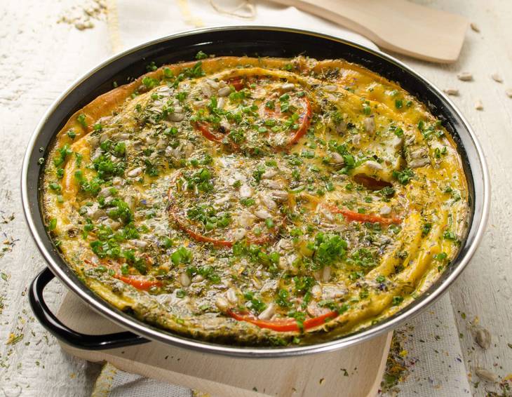Sojasprossen-Omelette mit Paradeisern Sojasprossen-Omelette mit Paradeisern