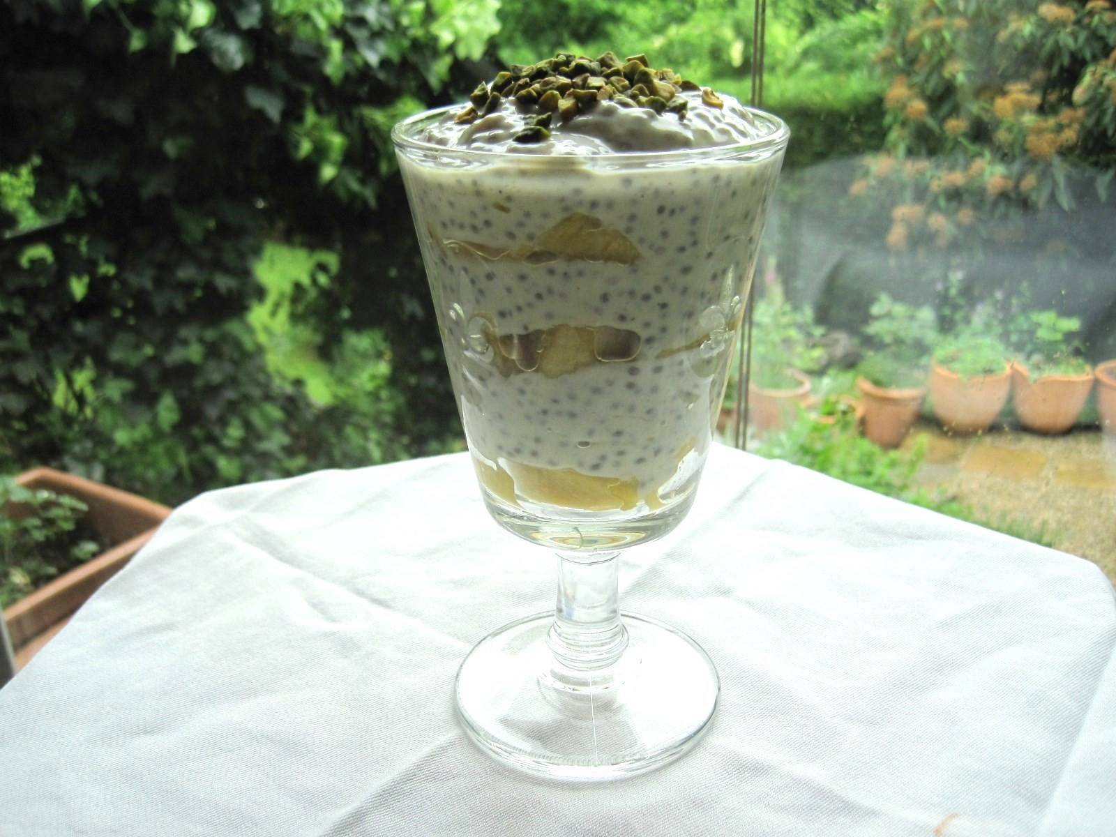 Mango-Jogurt-Dessert mit Chia Samen