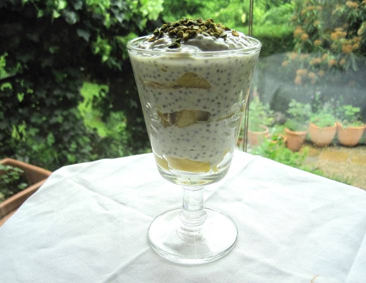 Mango-Joghurt-Dessert mit Chia Samen Mango-Joghurt-Dessert mit Chia Samen