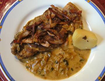 Gedünstete Schweinsschopfbraten in Senfsauce Gedünstete Schweinsschopfbraten in Senfsauce