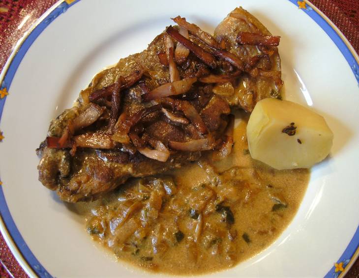 Gedünstete Schweinsschopfbraten in Senfsauce