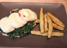 Schnitzel mit Spinat-Tomate-Mozzarella überbacken Schnitzel mit Spinat-Tomate-Mozzarella überbacken