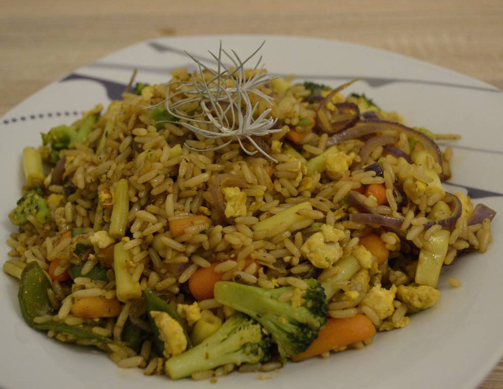 Gebratener Reis mit Gemüse und Ei Gebratener Reis mit Gemüse und Ei