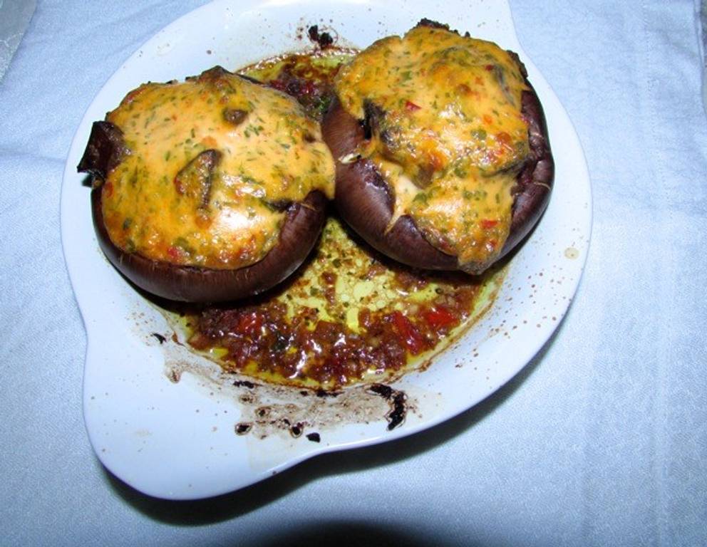 Überbackene gefüllte Champignons Überbackene gefüllte Champignons