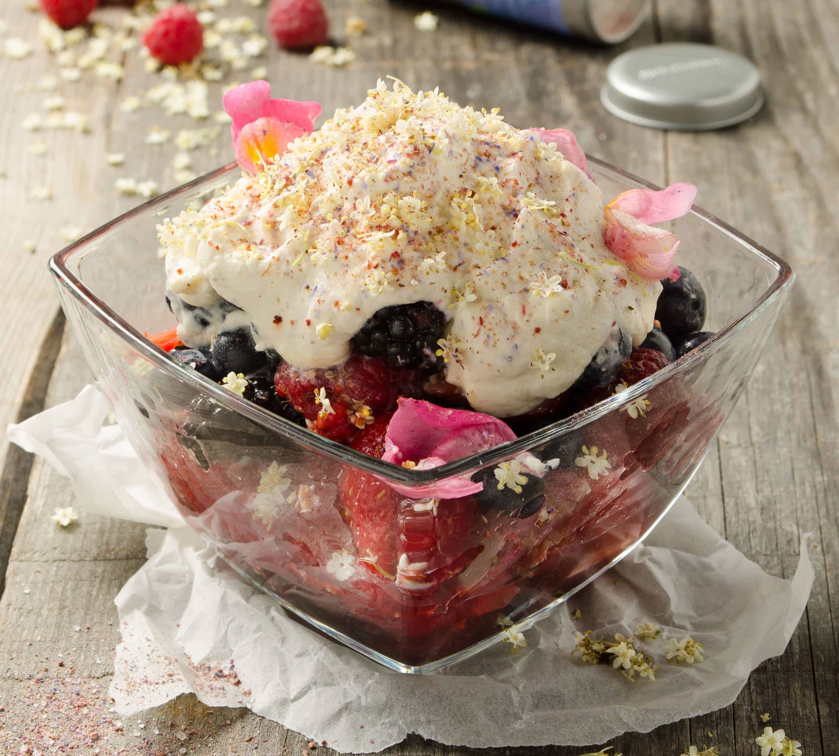Beeren mit Vanillecreme Rezept
