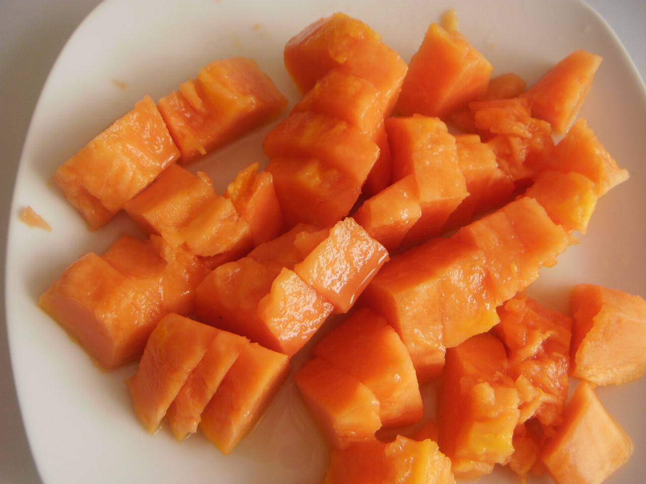 Papaya mit Limettensaft und Agavensirup