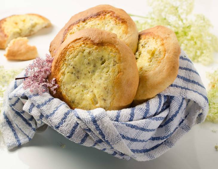 Fladenbrot mit Holunderblüten Fladenbrot mit Holunderblüten