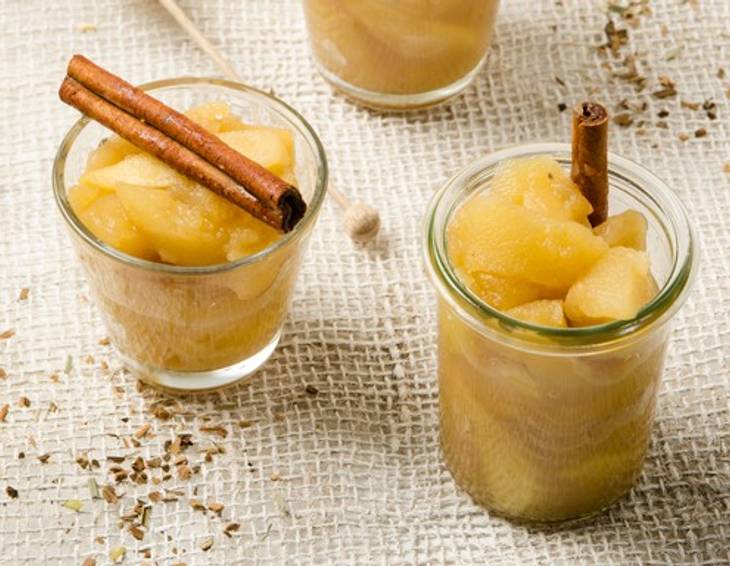 Apfel-Zimt-Kompott mit Amaretto Apfel-Zimt-Kompott mit Amaretto