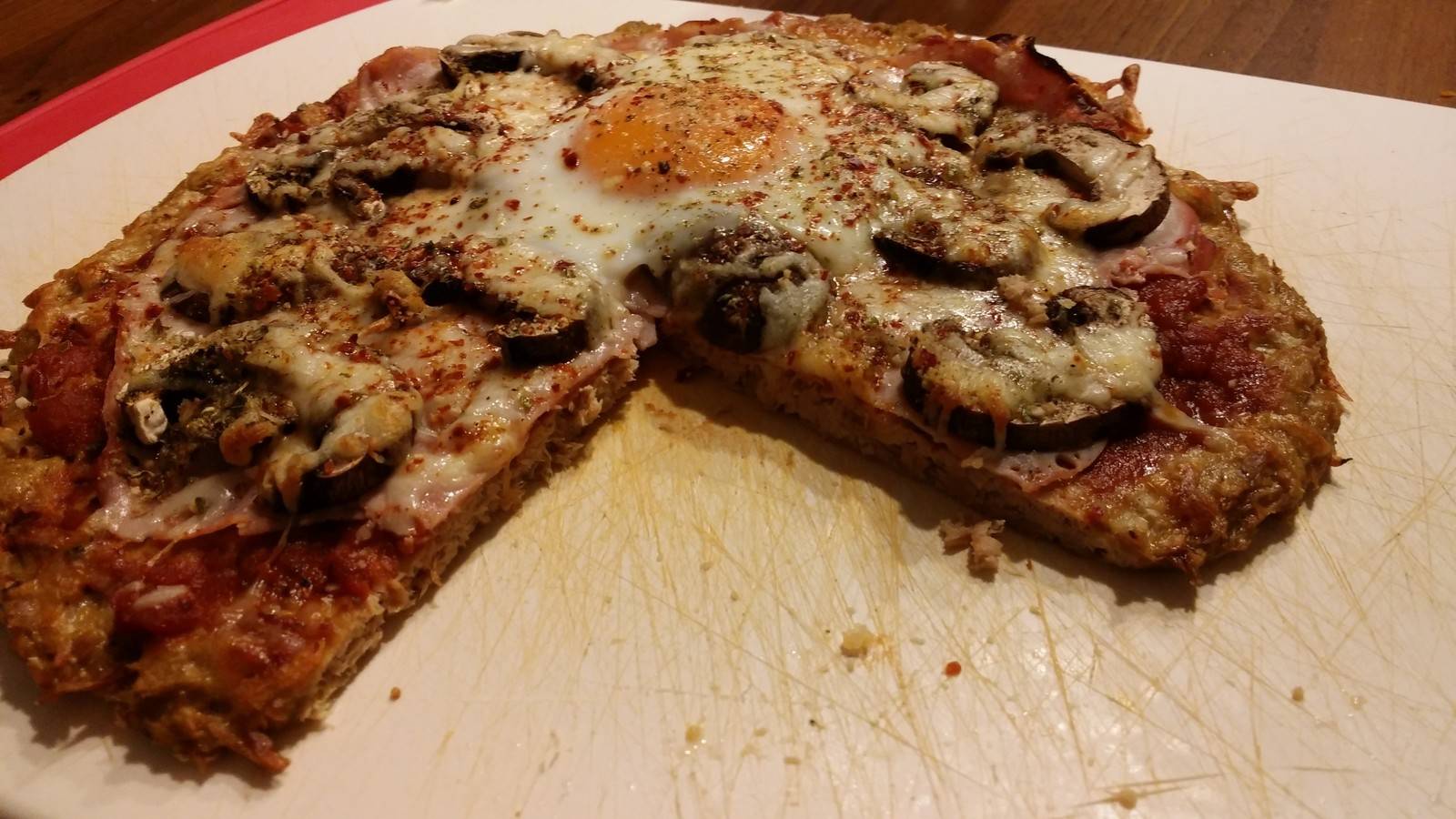 Pizza mit Thunfischboden