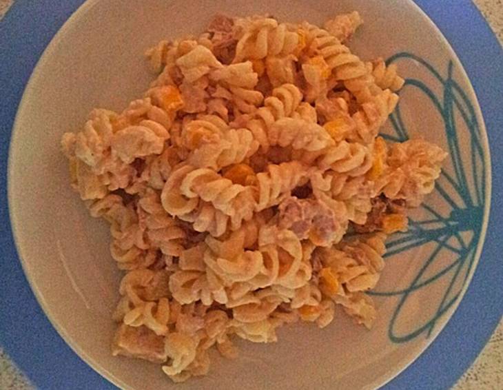 Nudelsalat mit Thunfisch und Ananas Nudelsalat mit Thunfisch und Ananas