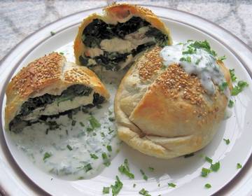 Fisch im Blätterteig mit Kräuter-Jogurtsauce Fisch im Blätterteig mit Kräuter-Jogurtsauce