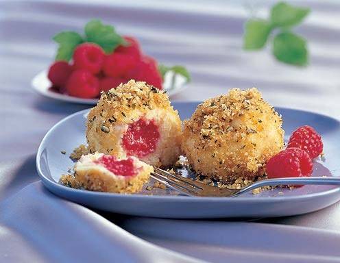 Himbeerknödel mit Kürbiskernbrösel