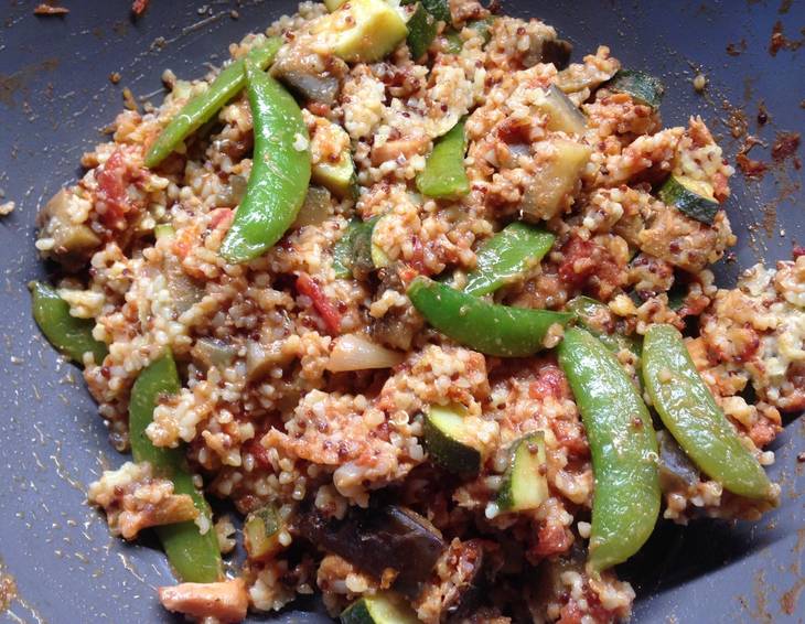 Gemüse-Bulgur-Quinoa-Pfanne