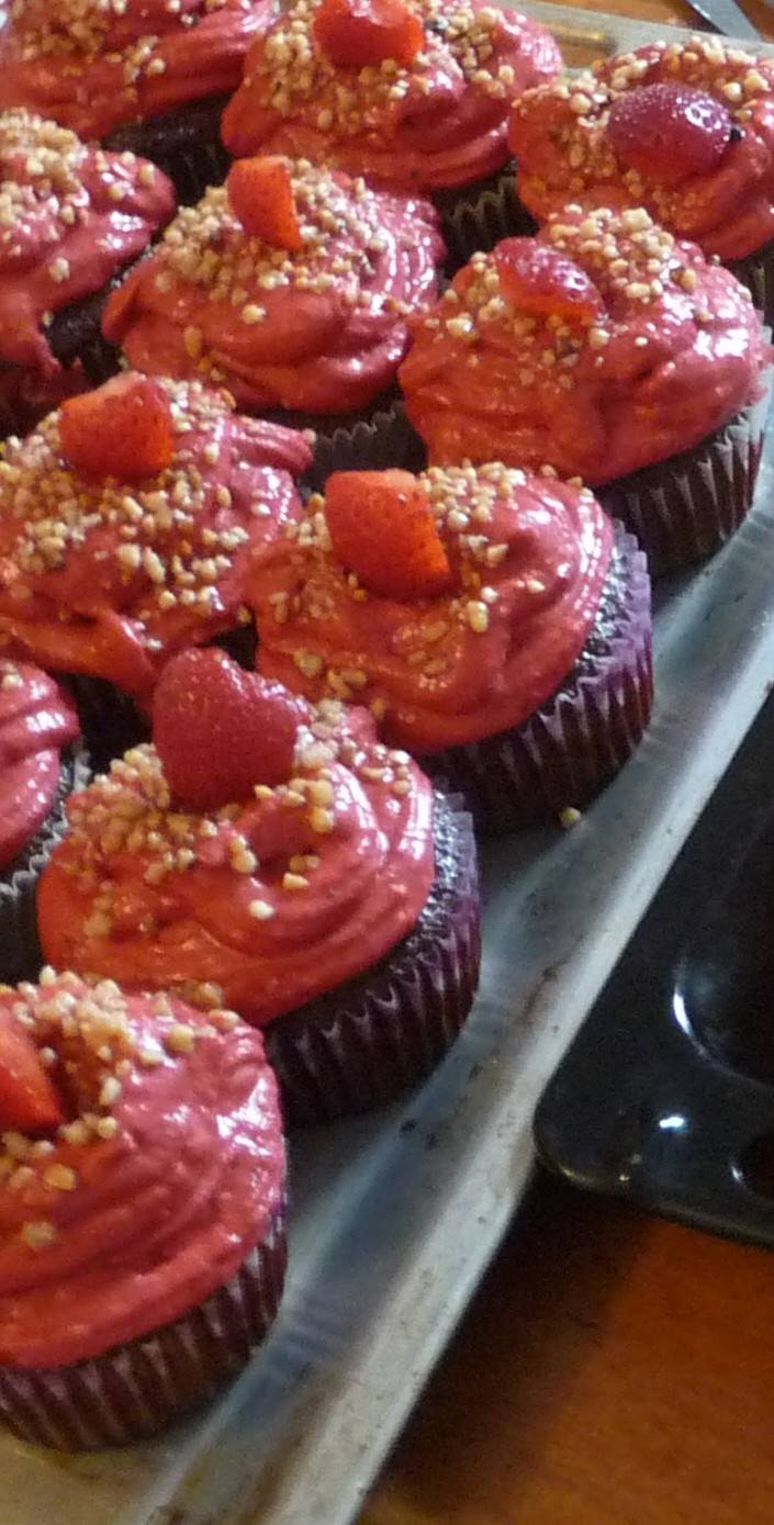 Schoko-Cupcakes mit Erdbeer-Frosting Rezept - ichkoche.at Schoko-Cupcakes mit Erdbeer-Frosting Rezept - ichkoche.at