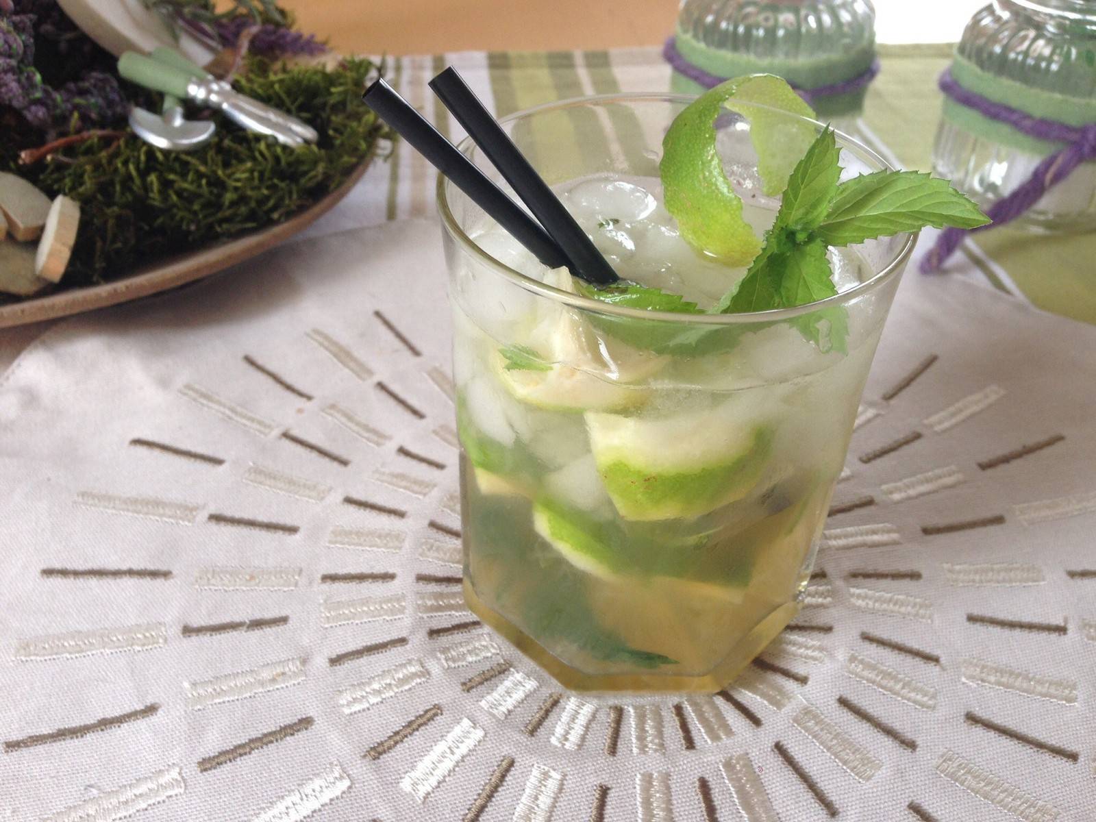 Limetten-Minze-Limo Rezept - ichkoche.de Limetten-Minze-Limo Rezept - ichkoche.de