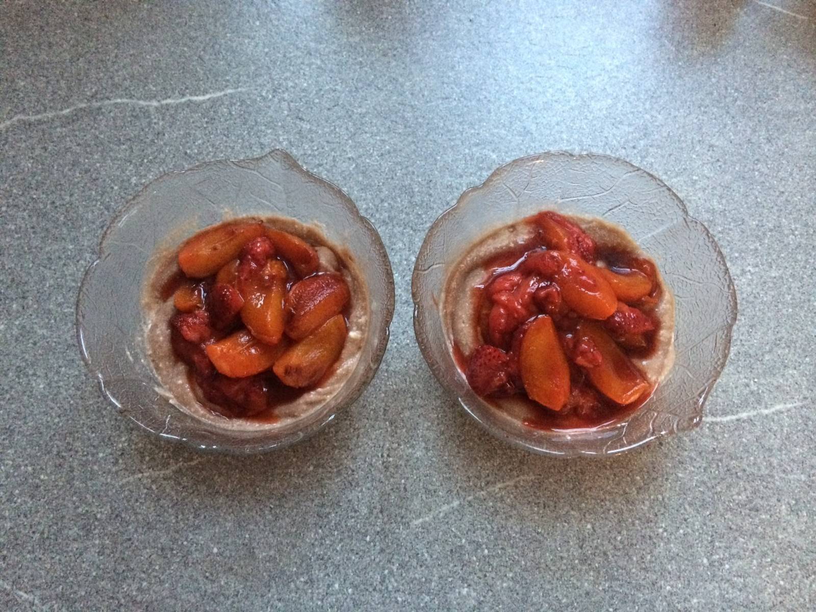 Nougat-Pudding mit karamelisierten Früchten