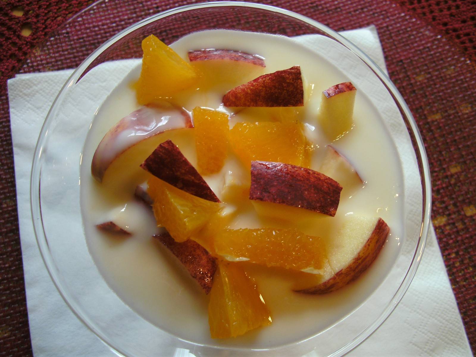 Aloe Vera Becher mit Früchten