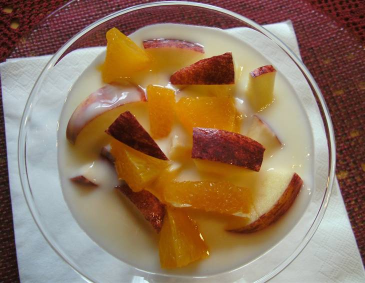 Aloe Vera Becher mit Früchten Aloe Vera Becher mit Früchten