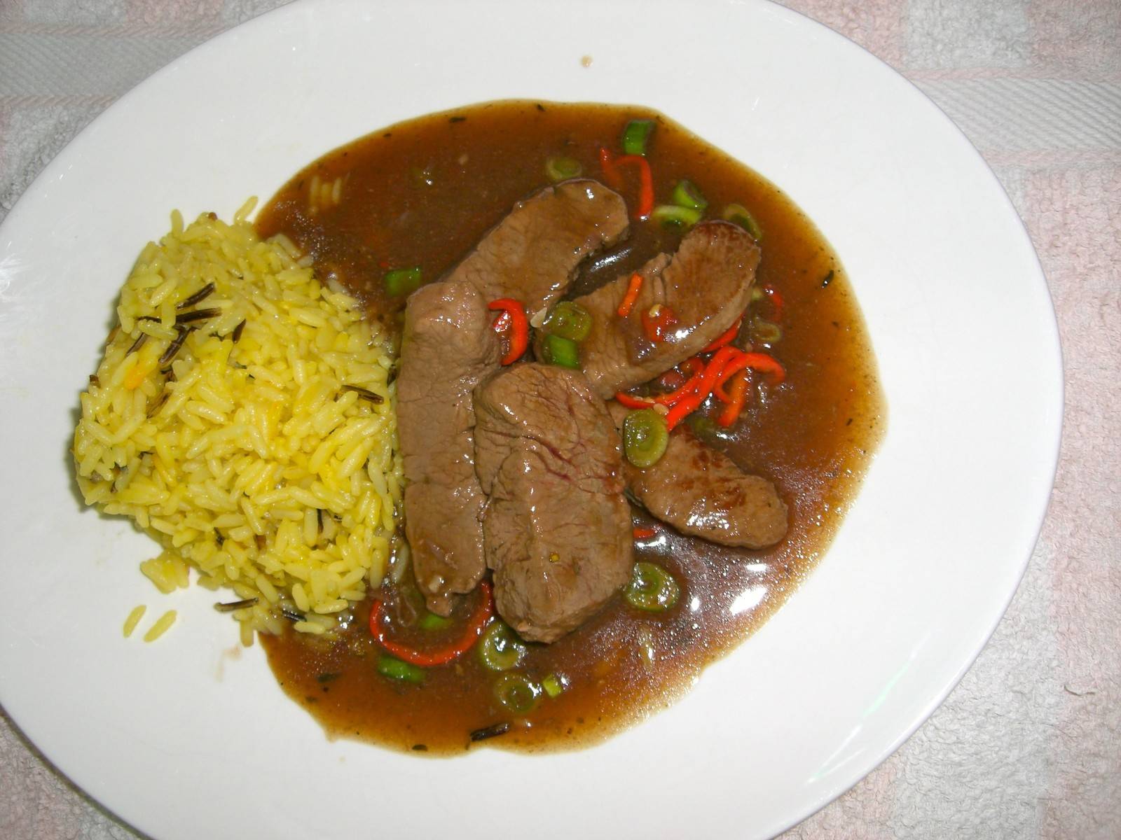 Lammrücken-Pfanne mit Safranreis Rezept - ichkoche.de Lammrücken-Pfanne mit Safranreis Rezept - ichkoche.de