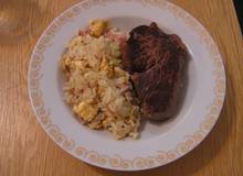 Steak mit gebratenem Reis Steak mit gebratenem Reis