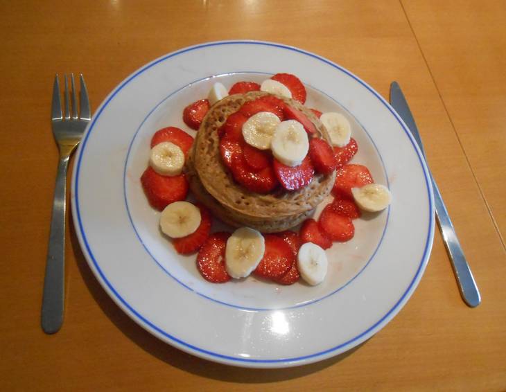 Haferflocken-Vollkorn-Pancakes mit Erdbeeren