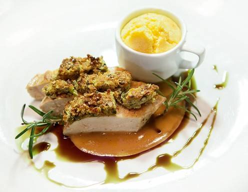 Gratinierte Hühnerbrust mit Kürbiskernbutter und Polentaauflauf