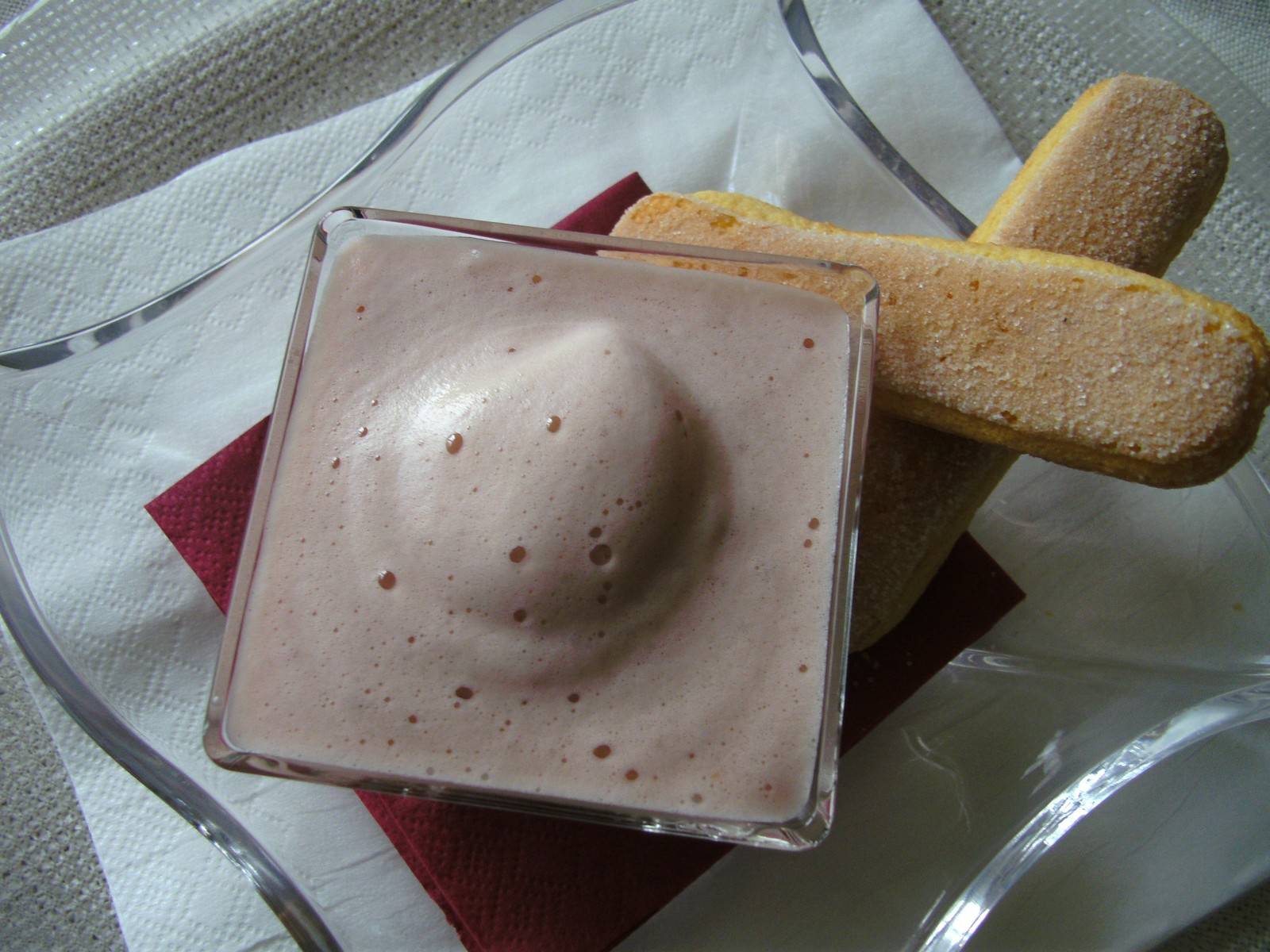 Kirsch-Sabayone mit Biskotten Rezept - ichkoche.de
