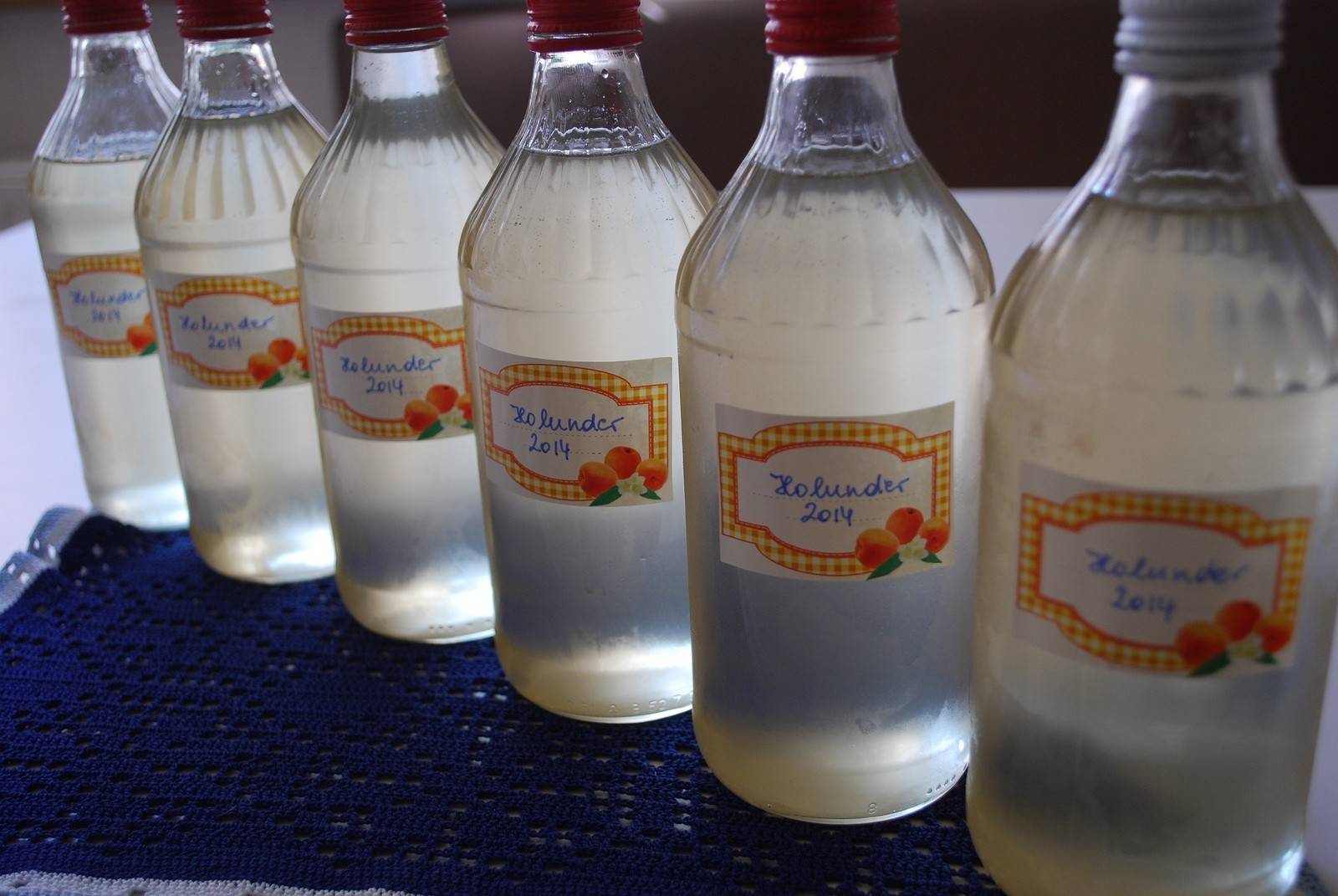 Holundersirup Rezept - ichkoche.de Holundersirup Rezept - ichkoche.de