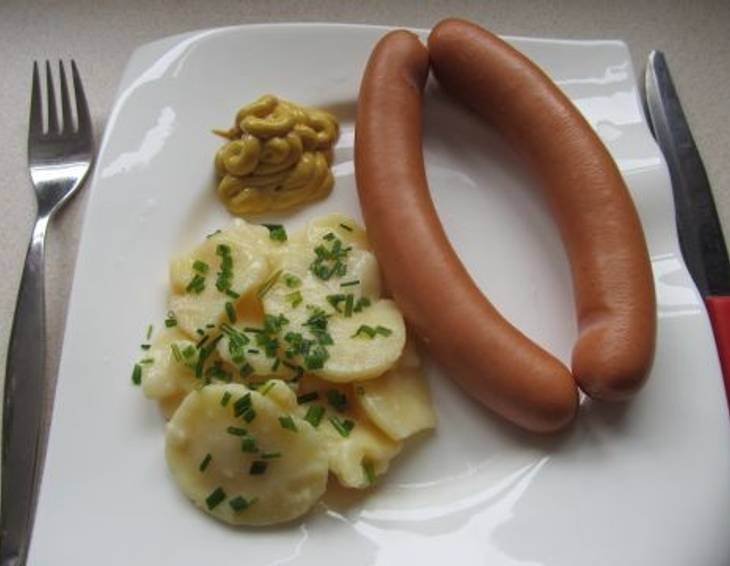Frankfurter Würstel mit Kartoffelsalat Frankfurter Würstel mit Kartoffelsalat