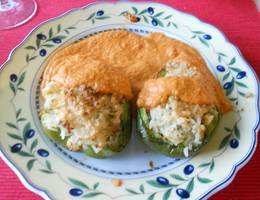 Gefüllte Paprika auf Tomatenoberscreme Gefüllte Paprika auf Tomatenoberscreme